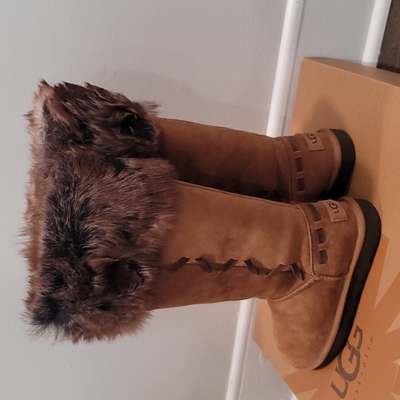 NEW IN BOX ugg boots - Picture 2 of 4